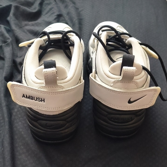 Nike Black and White Athletic Sneakers - Picture 4 of 7